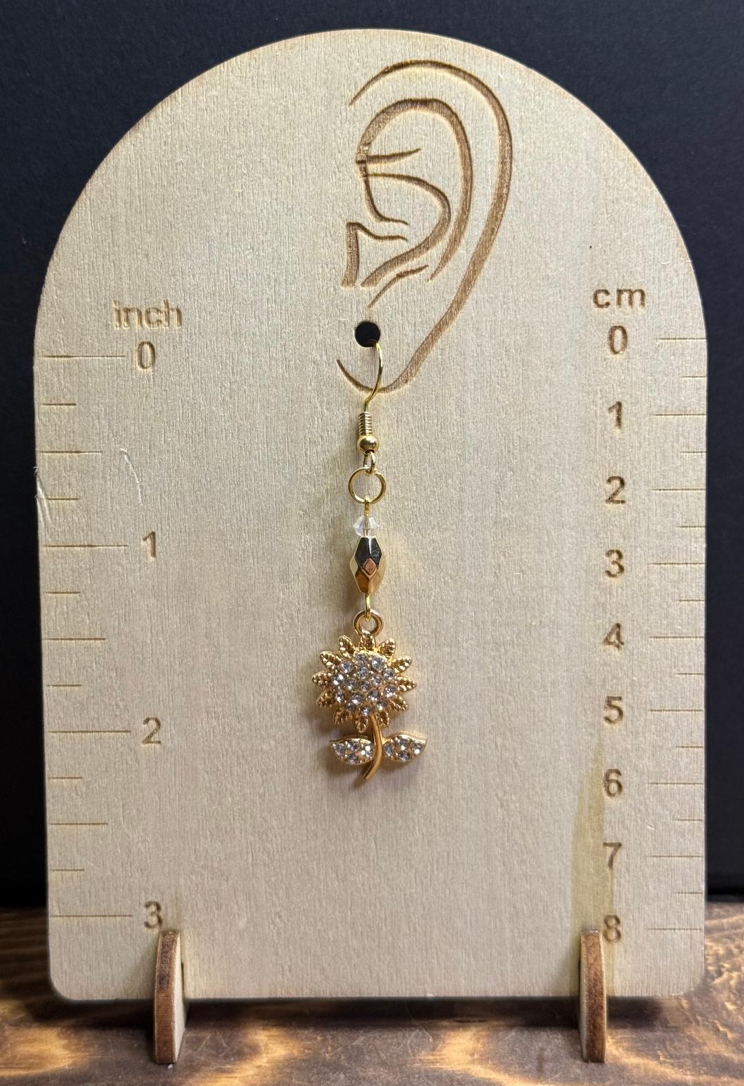 NEW Sparkling Rhinestone Decorated Daisy Flower Earrings