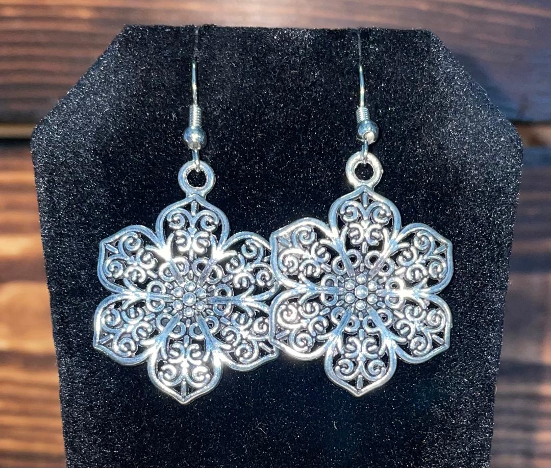 NEW Boho Silver Filigree Flower Fancy Dangle / Drop Earrings