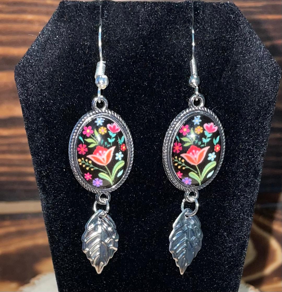 NEW Oval Floral Pendant & Leaf Earrings