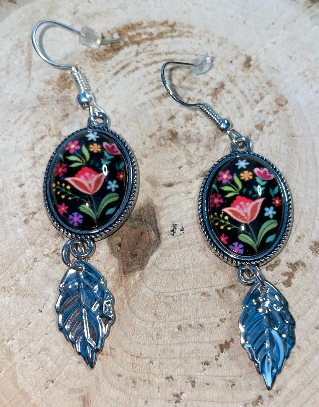 NEW Oval Floral Pendant & Leaf Earrings