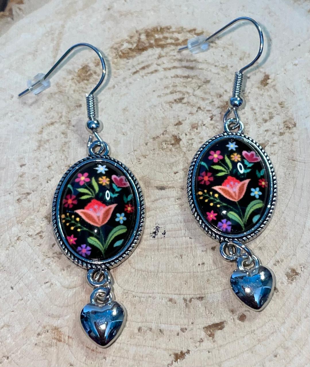 NEW Oval Floral Pendant & Heart Earrings