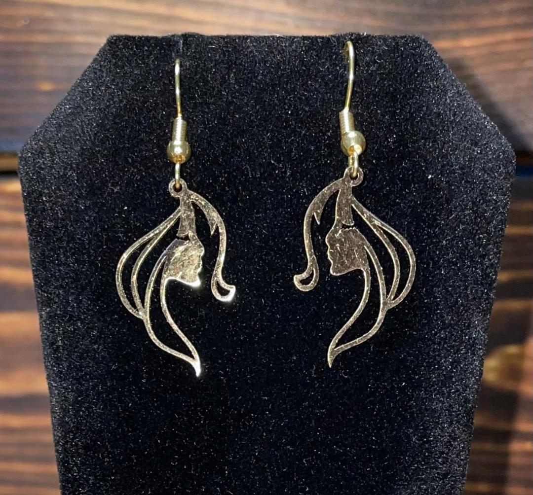 NEW Lovely Lady Face Gold Tone Stainless Steel Dangle Drop Earrings