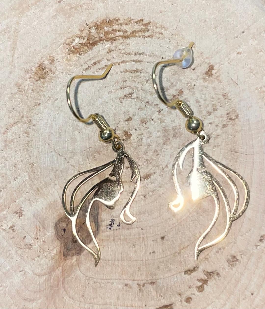 NEW Lovely Lady Face Gold Tone Stainless Steel Dangle Drop Earrings
