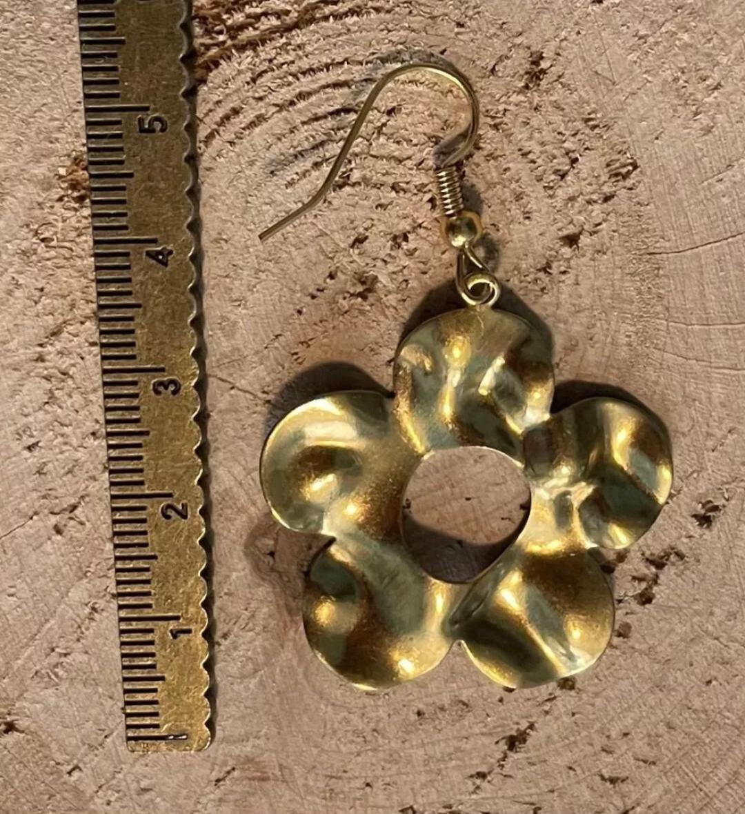 NEW Gold Tone Hammered Metal Flower Power Hippie Earrings