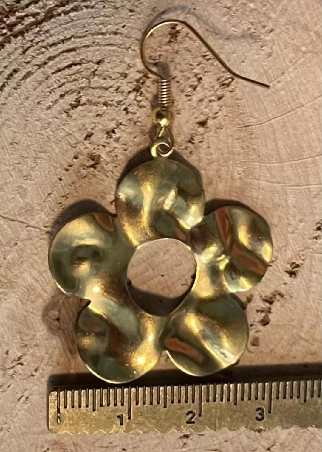 NEW Gold Tone Hammered Metal Flower Power Hippie Earrings