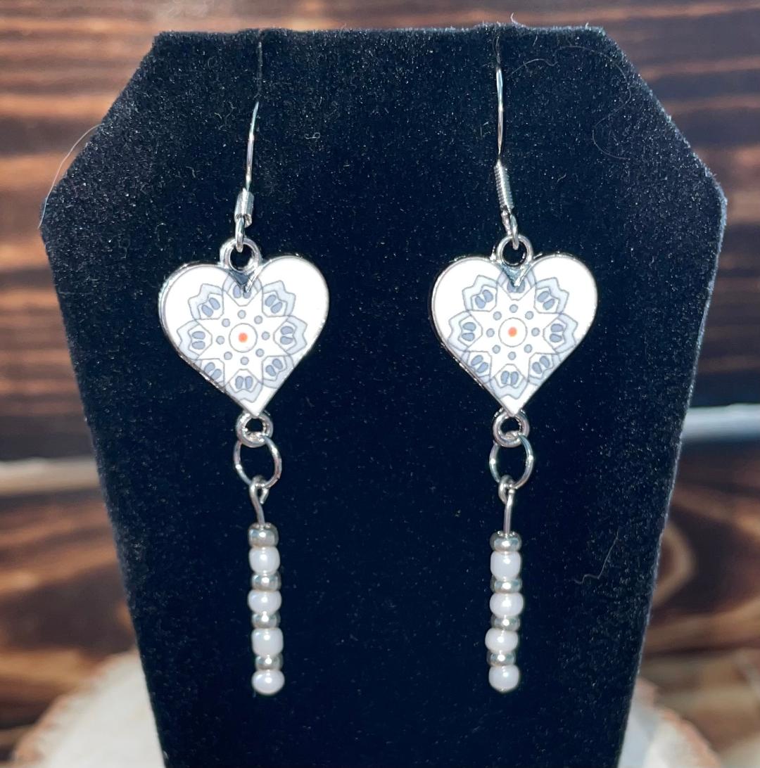 NEW White Floral Boho Enamel Heart & Beads Drop Dangle Earrings