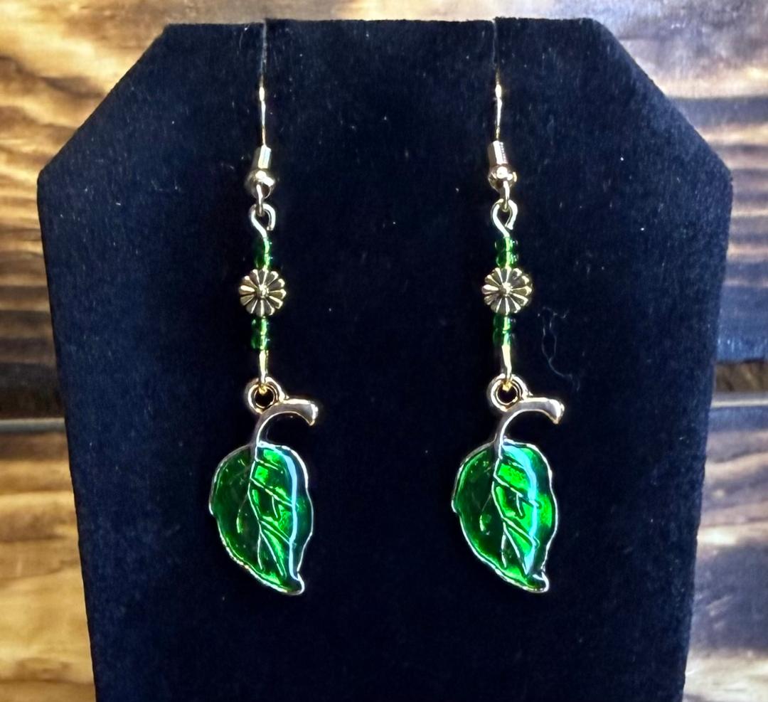 *NEW Awesome Bright Green Enamel Leaf Earrings w/ Flower Beads