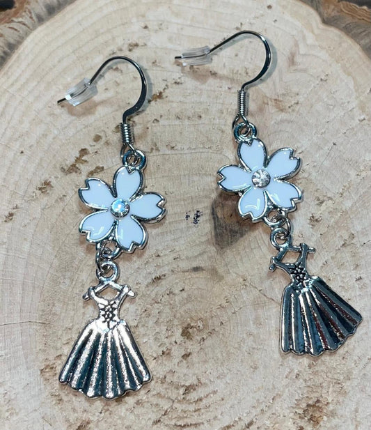 NEW Silver Tone Dress Gown White Flower Dangle Drop Earrings