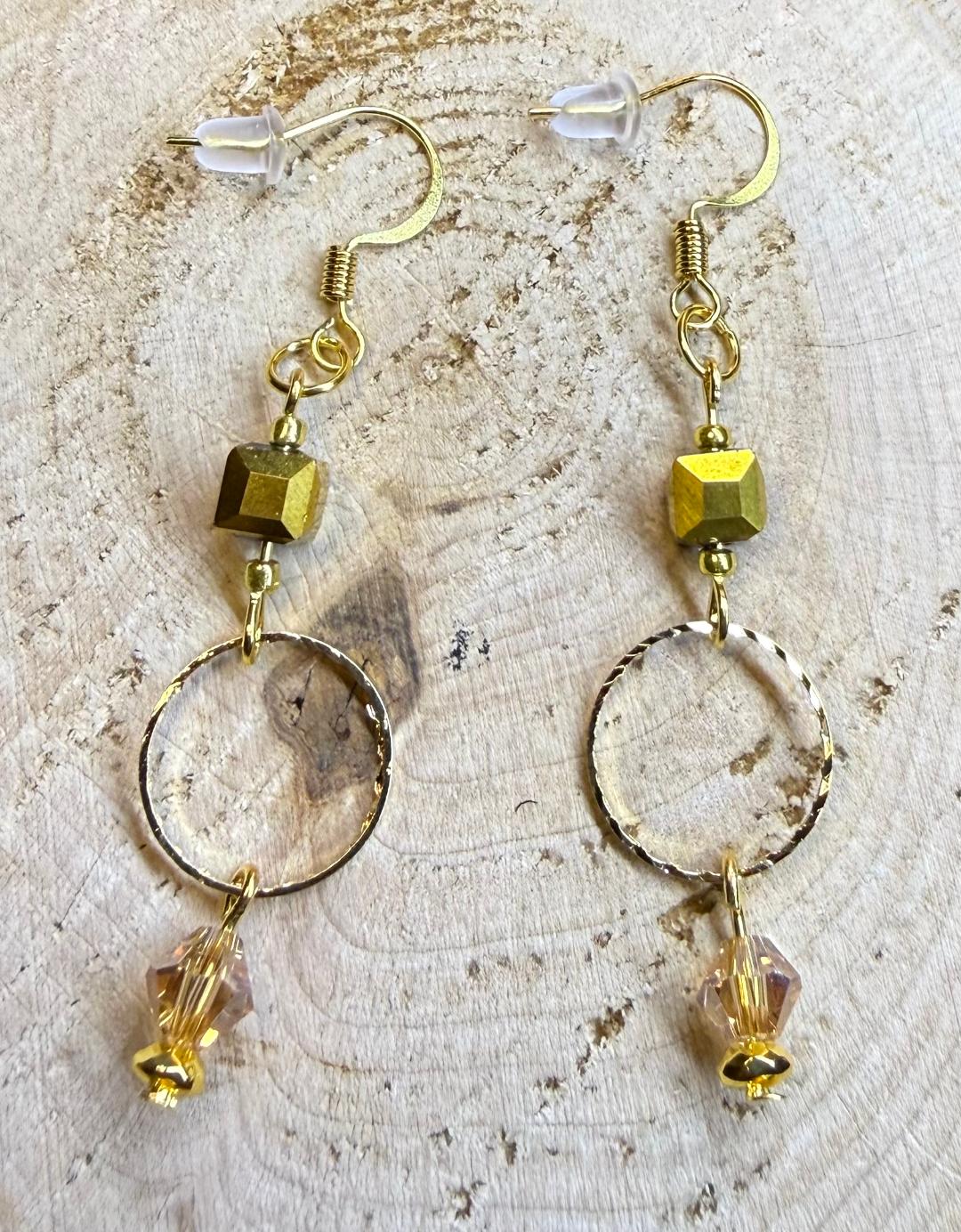 NEW Embossed Gold Ring & Glass Faceted Bead Earrings