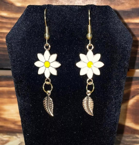 NEW Sweetest Enamel Daisy & Gold Tone Leaf Dangle Drop Earrings