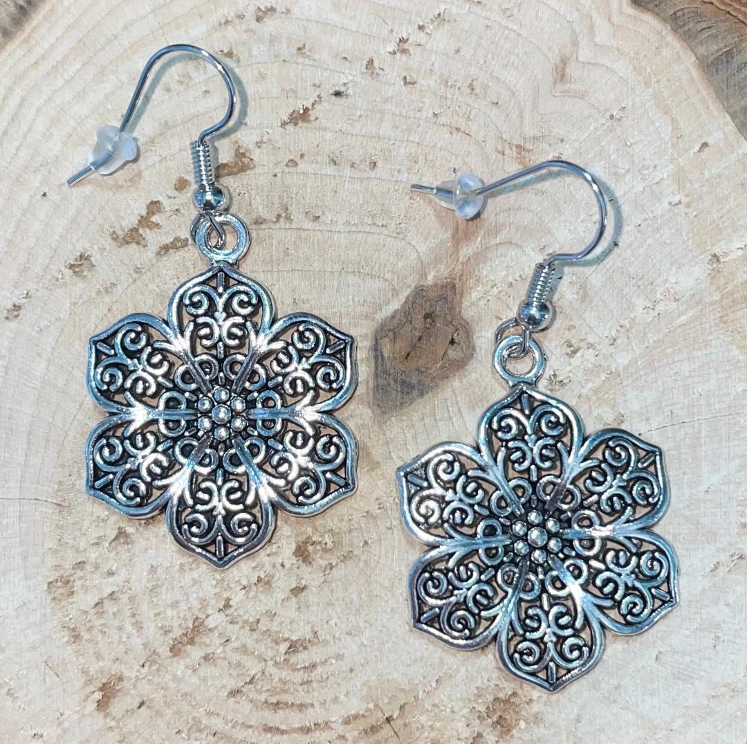 NEW Boho Silver Filigree Flower Fancy Dangle / Drop Earrings