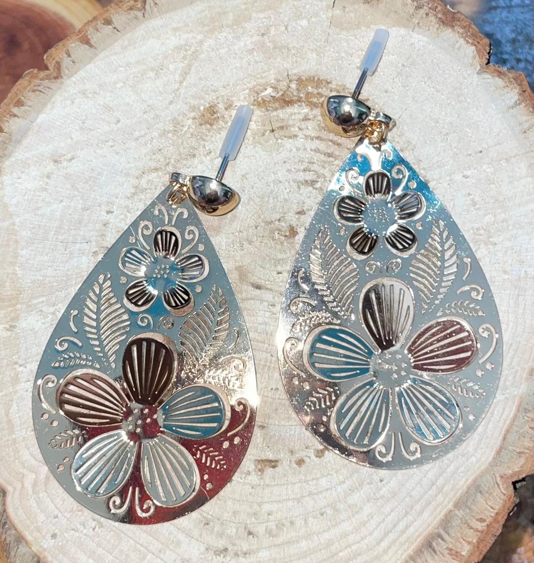 NEW 14K Gold Plated Teardrop Cutout Carved Flower Earrings