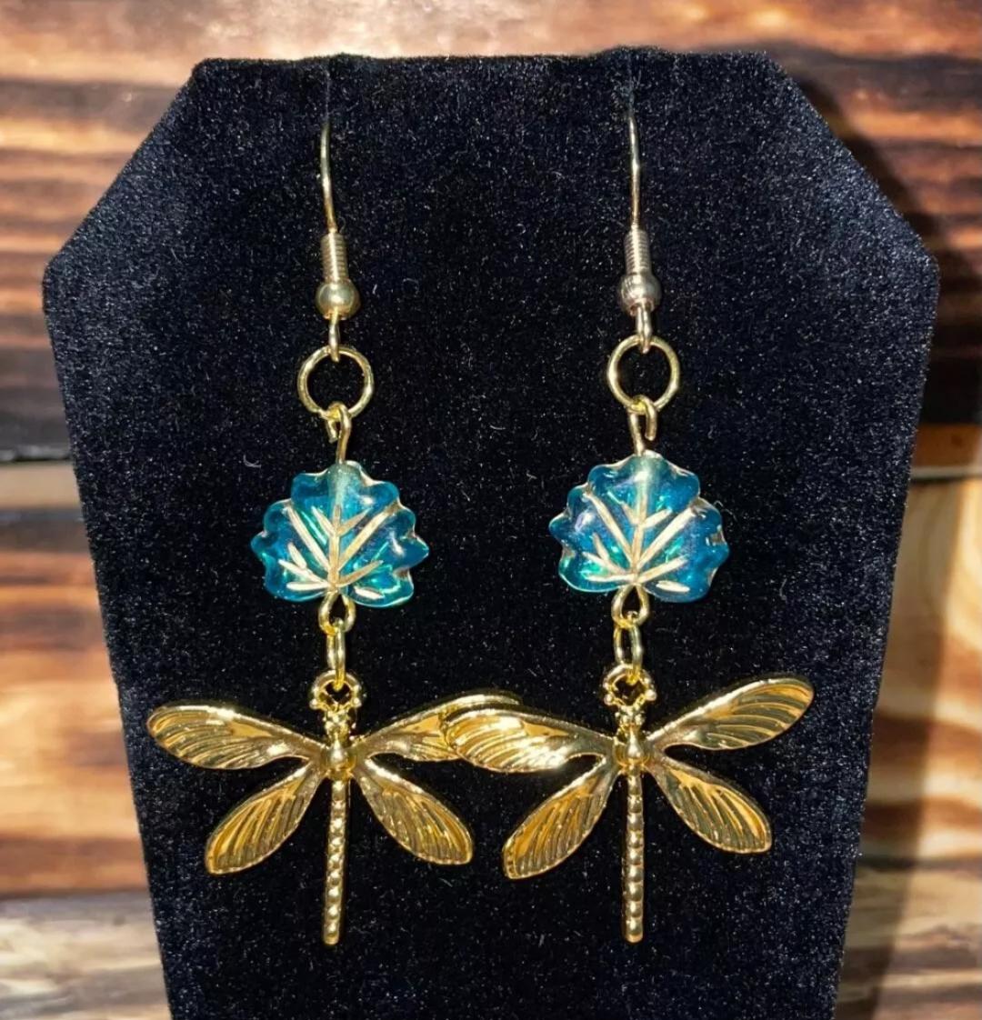 NEW Boho Gold Tone Dragonfly & Leaf Dangle Drop Earrings