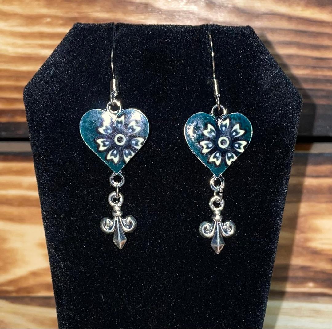 NEW Forest Green Enamel Heart w/ Fleur-de-Lis Charm Dangle Drop Earrings