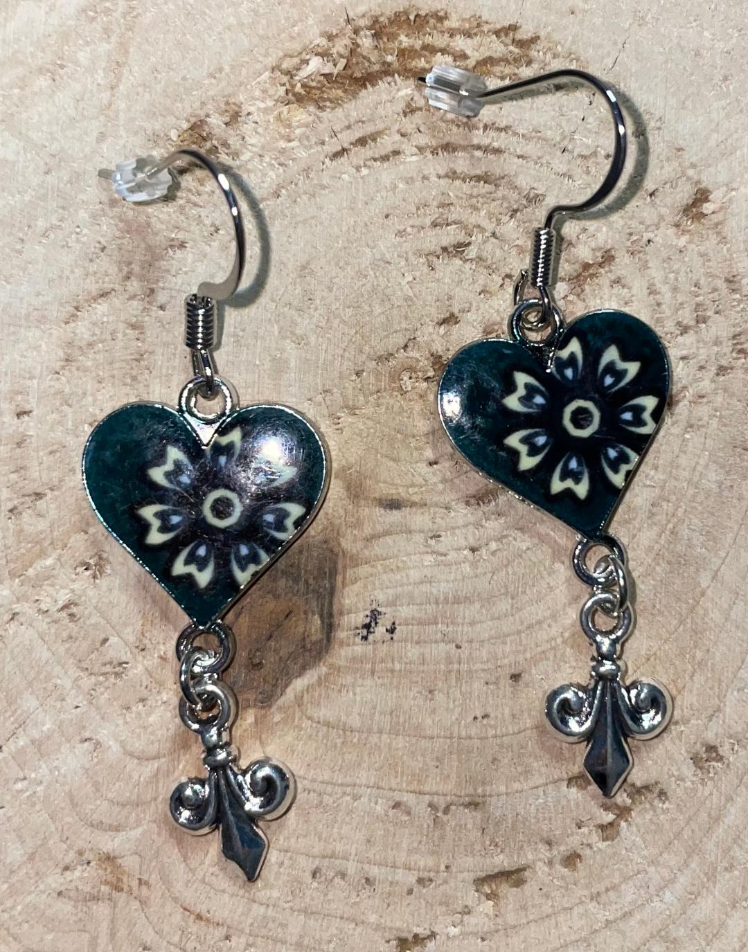 NEW Forest Green Enamel Heart w/ Fleur-de-Lis Charm Dangle Drop Earrings