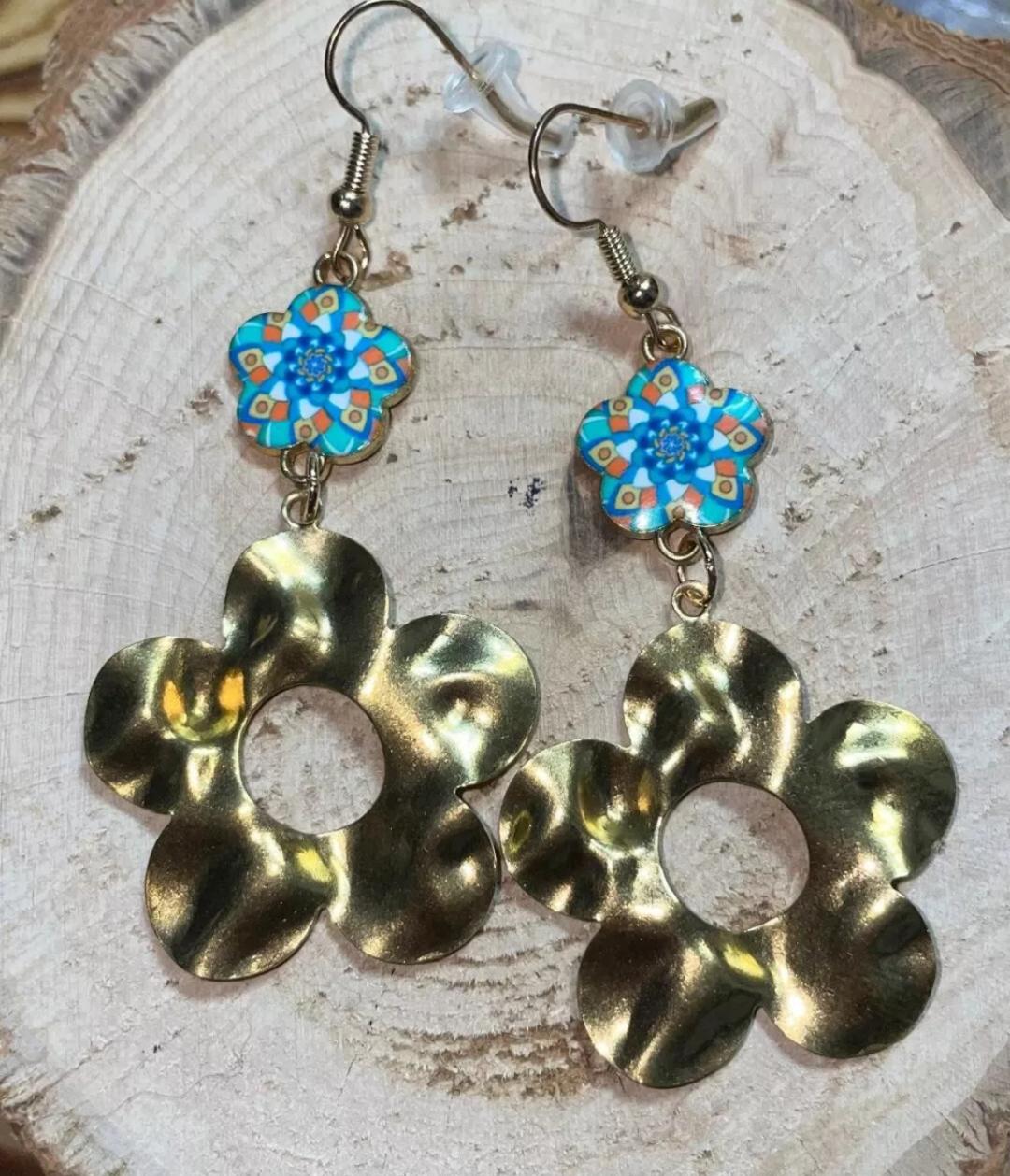 NEW Gold Tone Hammered Metal Flower Power Hippie Earrings w/ Teal Mandala Charm