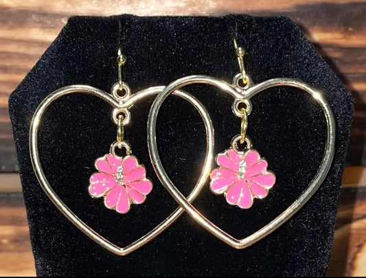NEW Sweet Heart Shaped Gold Tone Hoop Dangle Earrings with Pink Hippie Flower