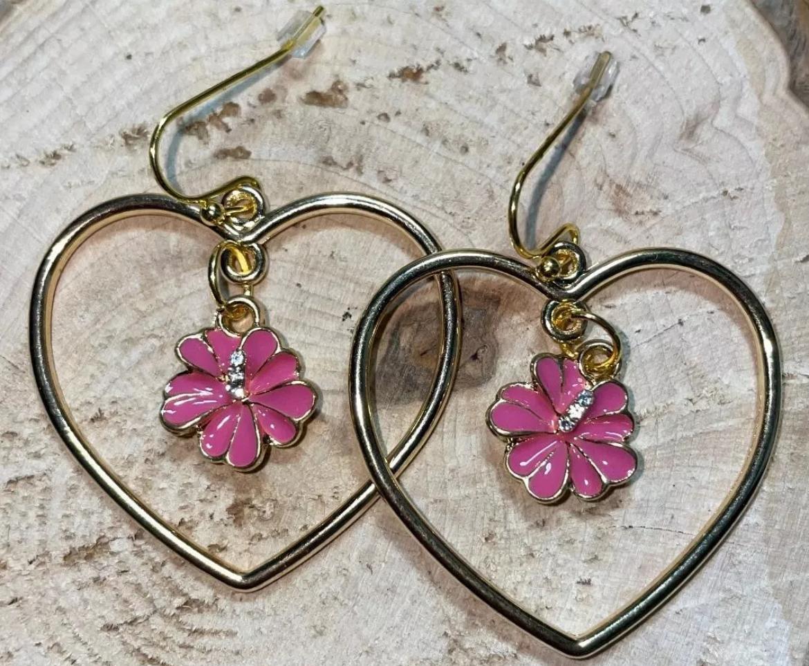 NEW Sweet Heart Shaped Gold Tone Hoop Dangle Earrings with Pink Hippie Flower