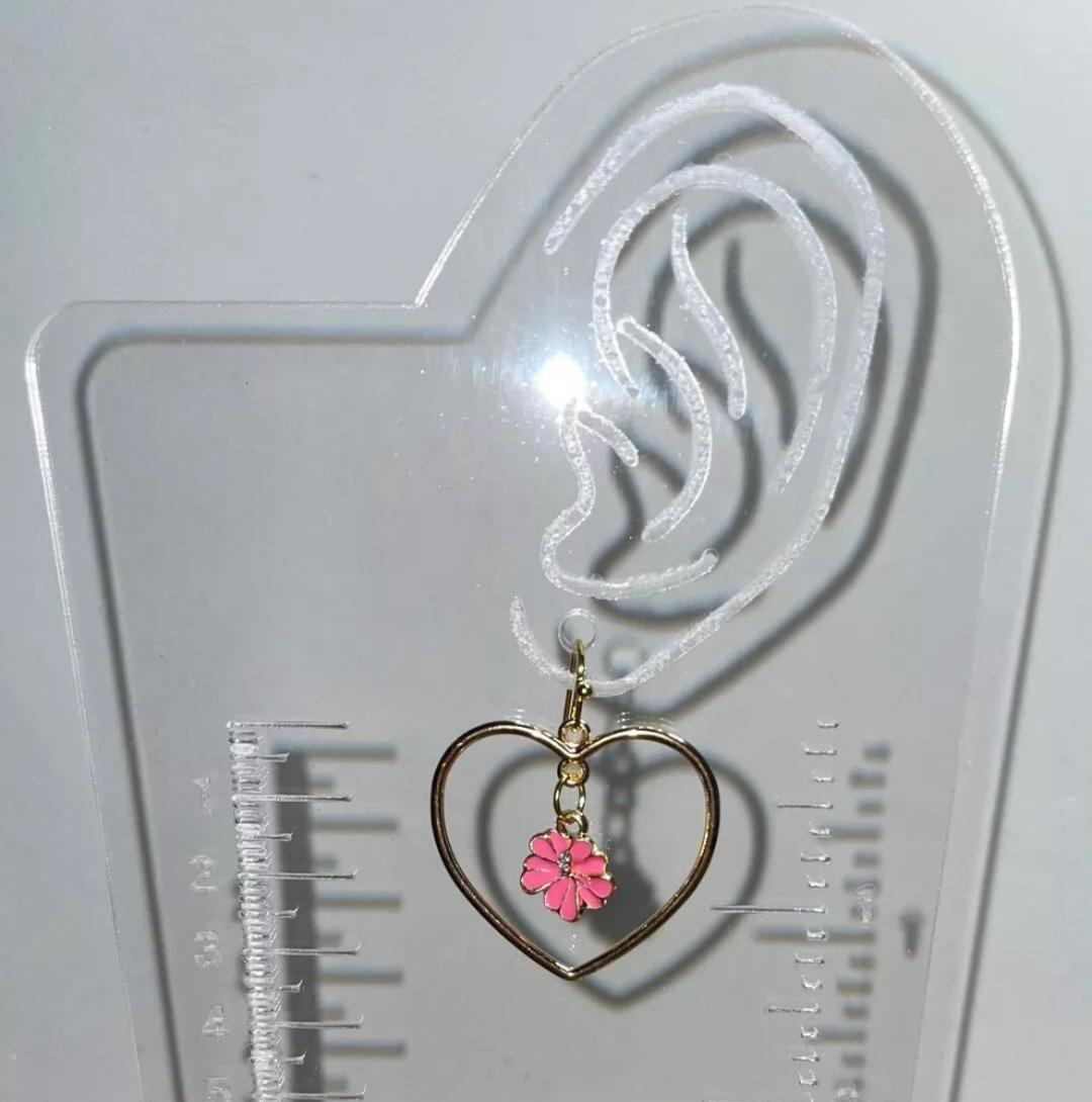 NEW Sweet Heart Shaped Gold Tone Hoop Dangle Earrings with Pink Hippie Flower