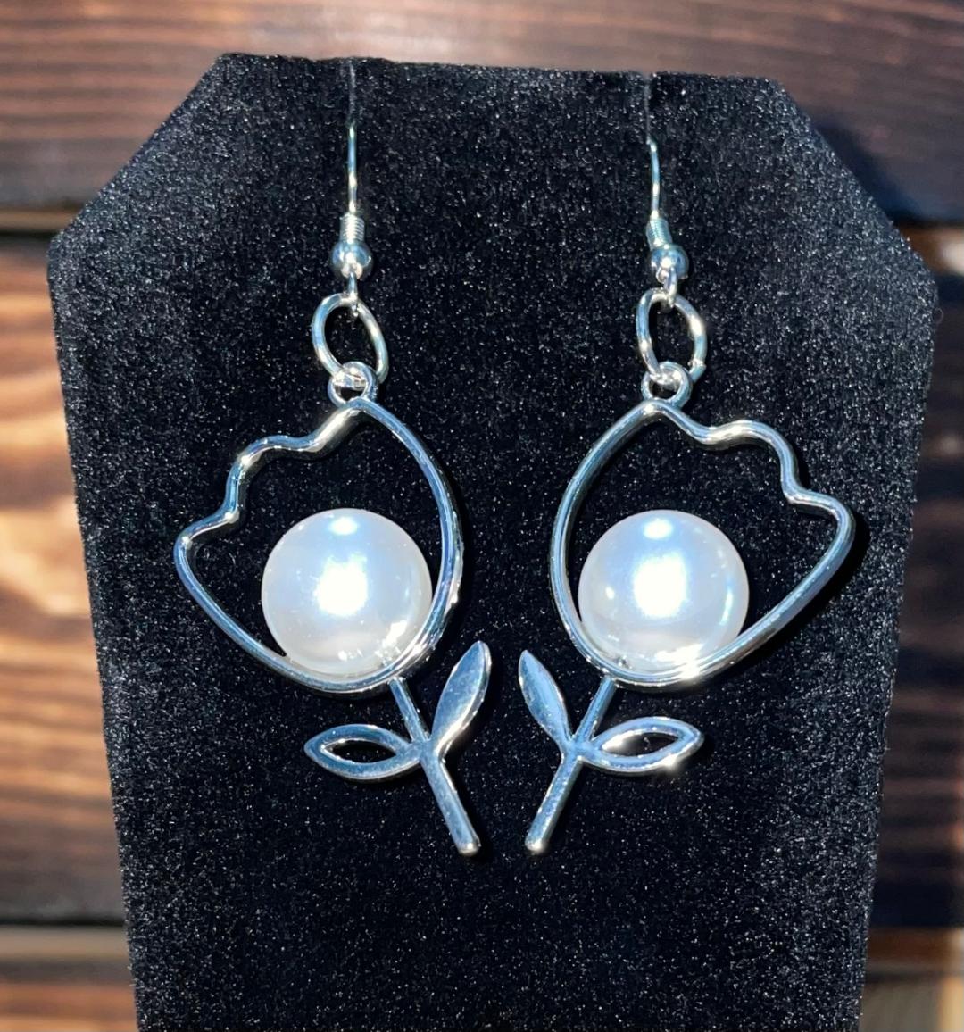 NEW Hollow Tulip Flower Earrings w/ Large Faux Pearl Center