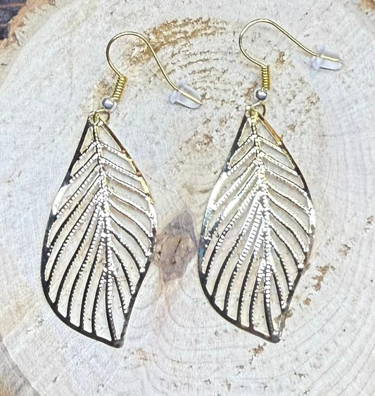 NEW Large Gold Tone Leaf Hollow Cut Earrings