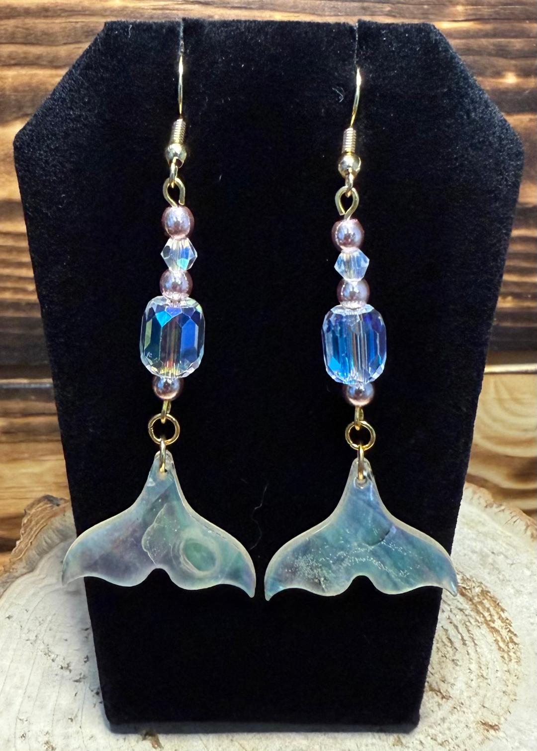 NEW Pearlized Iridescent Acrylic Tail Shell & Faceted Glass Bead Earrings