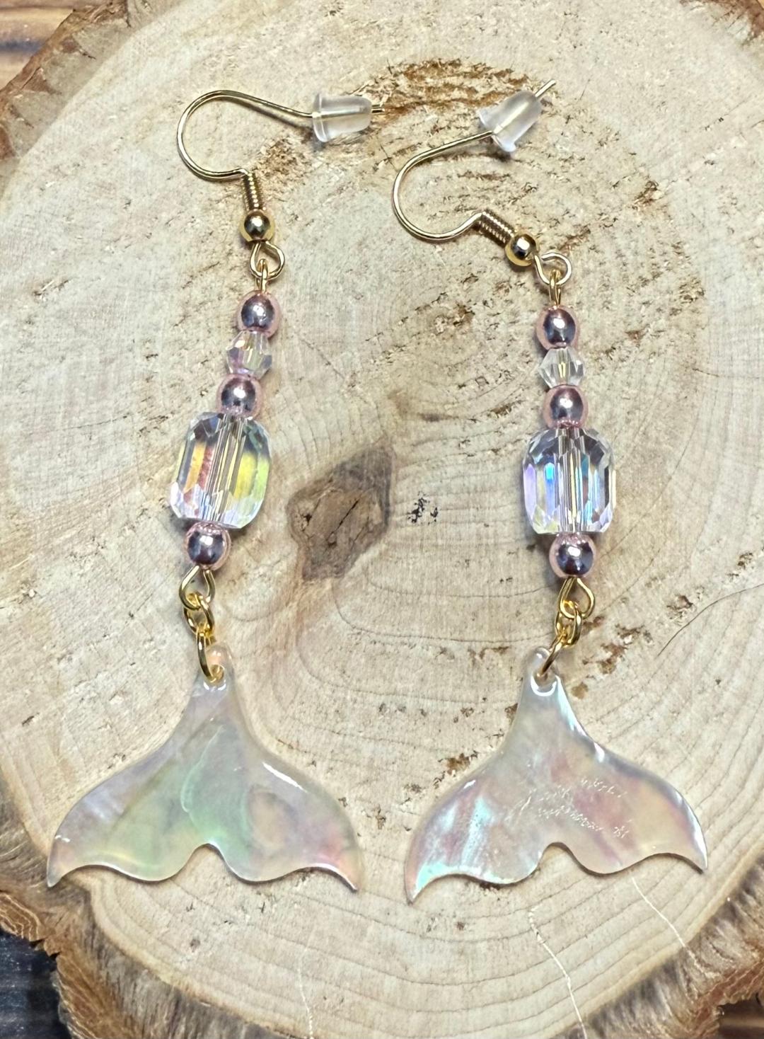 NEW Pearlized Iridescent Acrylic Tail Shell & Faceted Glass Bead Earrings