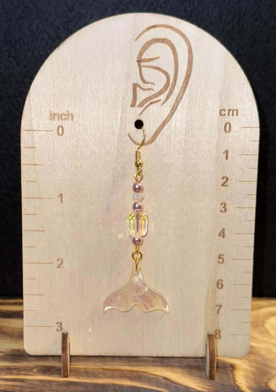 NEW Pearlized Iridescent Acrylic Tail Shell & Faceted Glass Bead Earrings