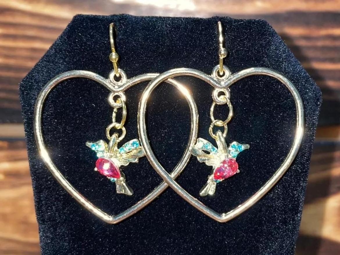 NEW Sweet Heart Shaped Gold Tone Dangle Hoop Earrings with Rhinestone Hummingbird
