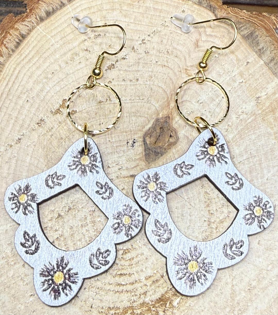 NEW Scallop Edge Chandelier Shape Wood Earrings w/ Embossed Ring