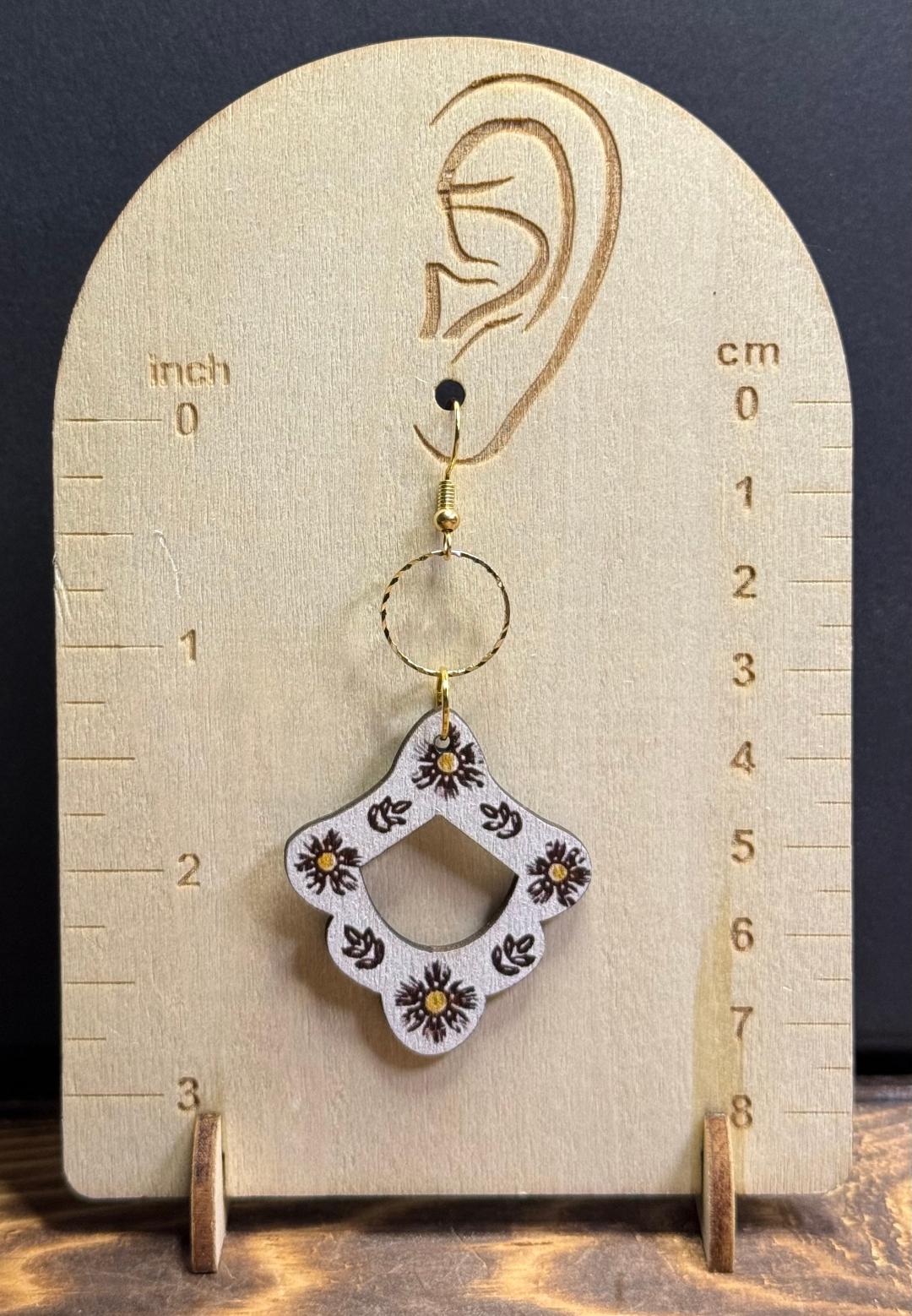 NEW Scallop Edge Chandelier Shape Wood Earrings w/ Embossed Ring