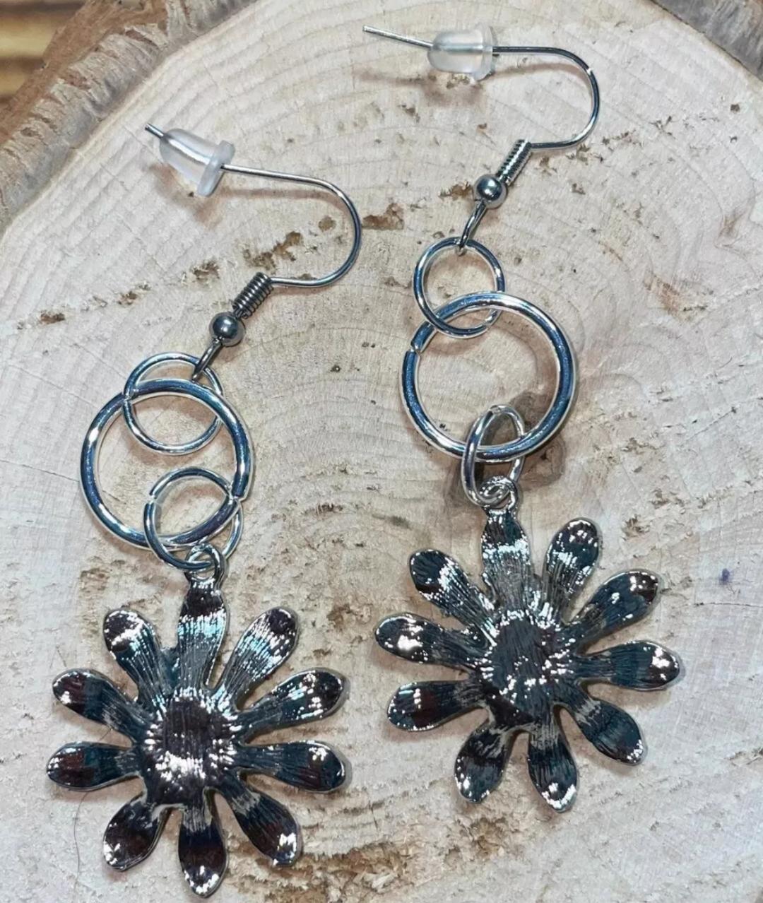 NEW Boho Hippie Sparkling Daisy Flower Silver Tone Dangle / Drop Earrings