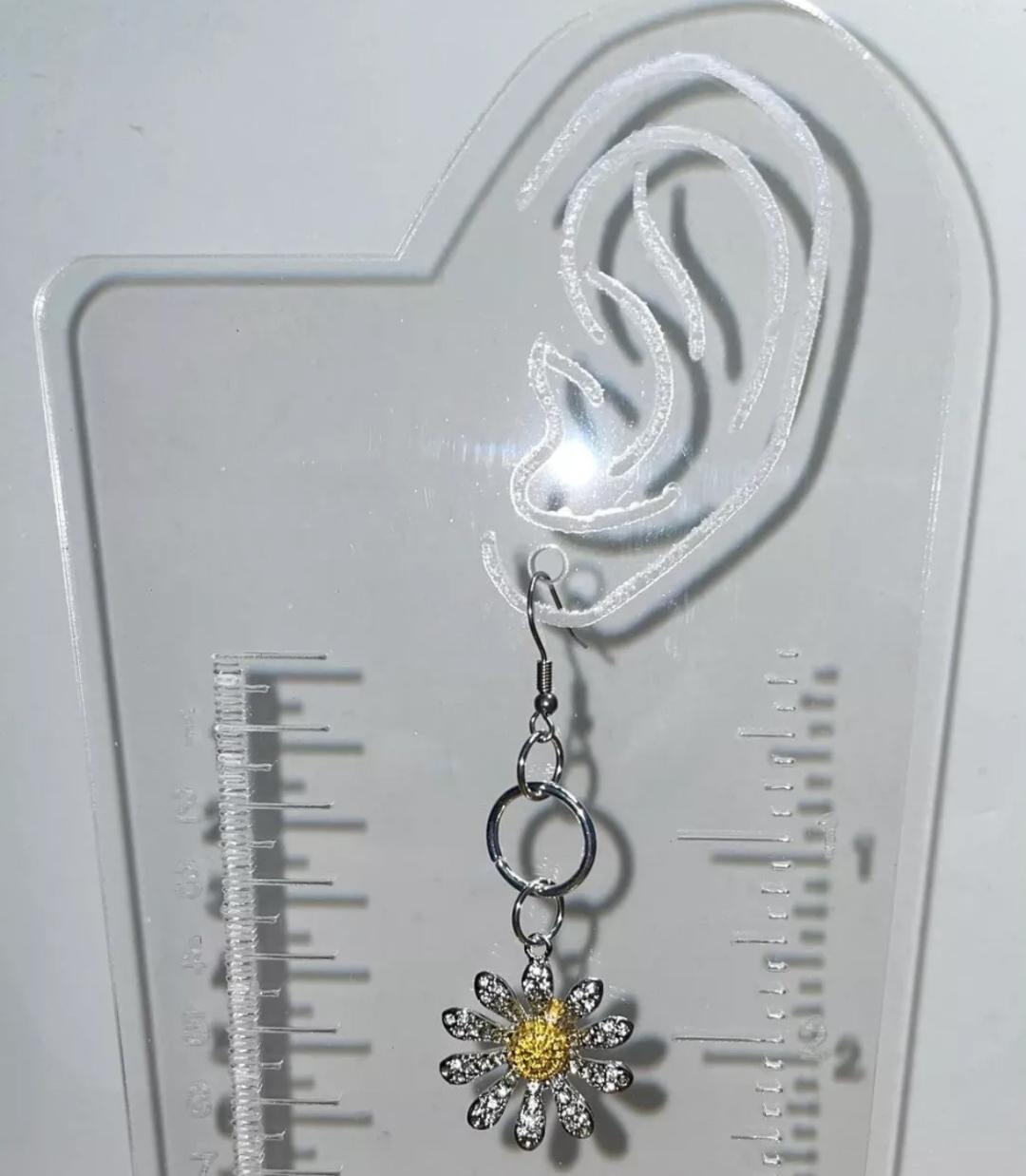 NEW Boho Hippie Sparkling Daisy Flower Silver Tone Dangle / Drop Earrings