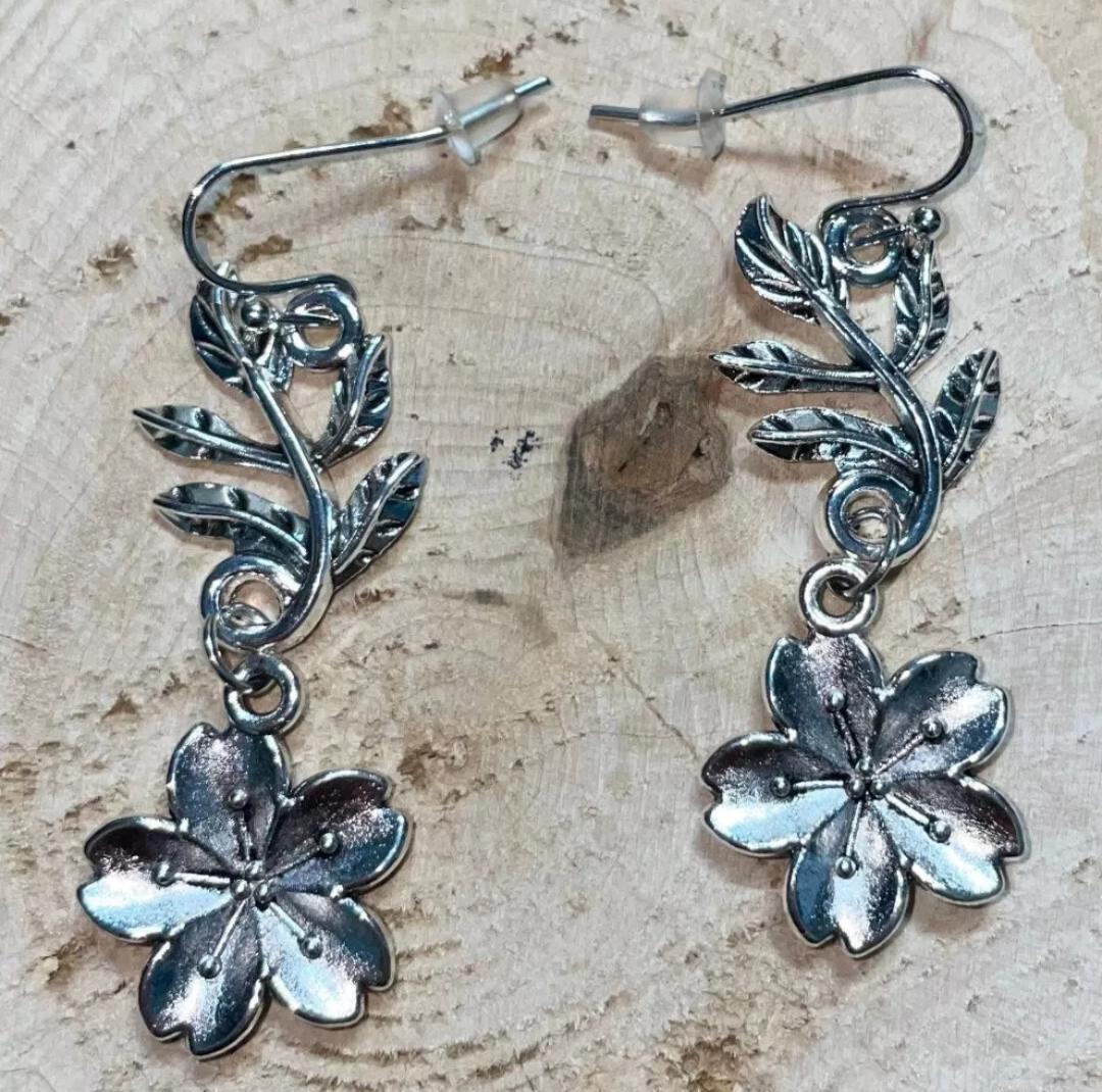 NEW Boho Silver Tone Flower & Branch Hippie Style Dangle / Drop Earrings