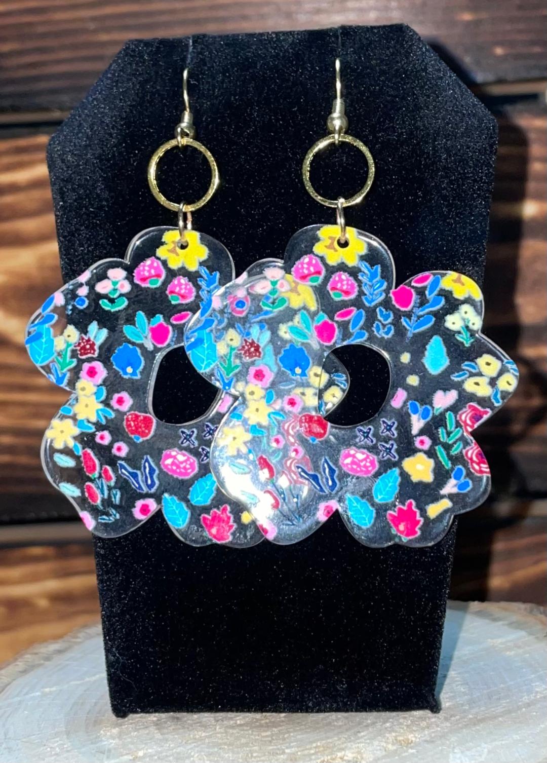 NEW Chic Flower Shaped Acrylic Flirty Spring Bouquet Accented Earrings