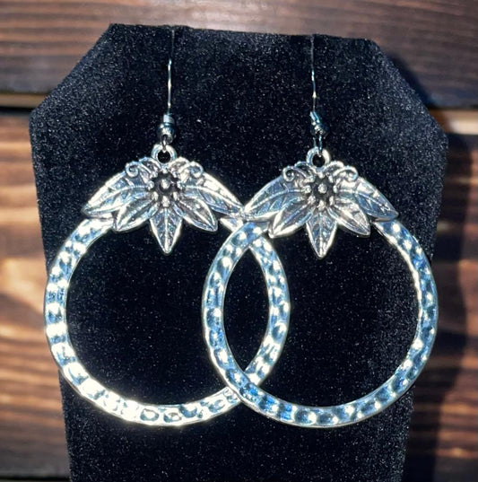NEW Hammered Metal Silver Tone Hoop w/ Flower Earrings